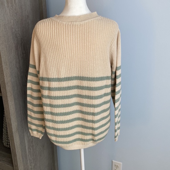 R D Style brand striped sweater. Size XL. - Picture 2 of 9